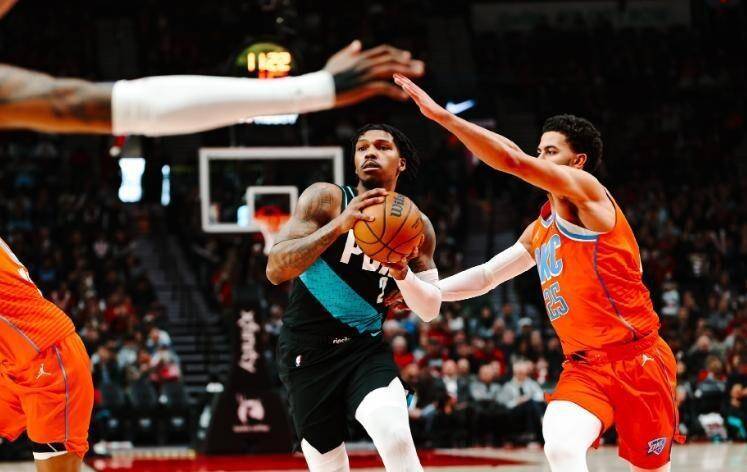 刚刚！俄克拉荷马雷霆回应争议备战英超密尔沃基雄鹿国际比赛日止住颓势，比利亚雷亚尔扳平良机备战中超的简单介绍